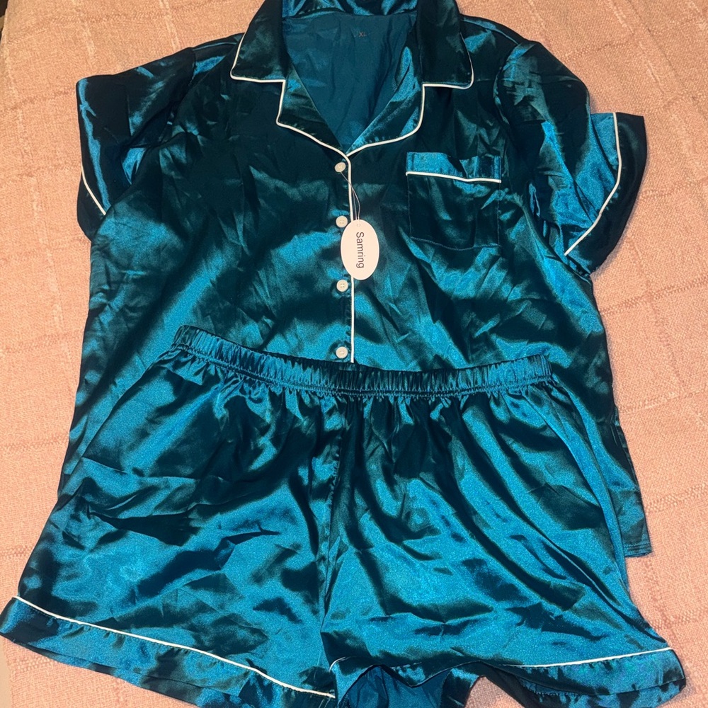 Luxurious Teal Satin Pajama Set (4)